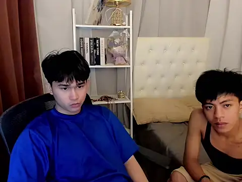 Snapshot of davincihugecock chatting on March 2, 4:36 pm davincihugecock online show from March 2, 4:36 pm