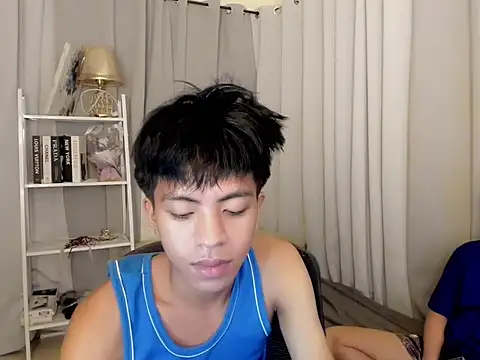 Snapshot of davincihugecock chatting on March 3, 4:35 pm davincihugecock online show from March 3, 4:35 pm