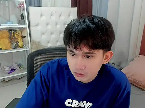 Snapshot of davincihugecock chatting on March 7, 4:37 pm davincihugecock online show from March 7, 4:37 pm