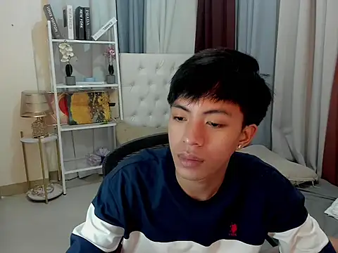 Snapshot of davincihugecock chatting on March 9, 4:44 pm davincihugecock online show from March 9, 4:44 pm