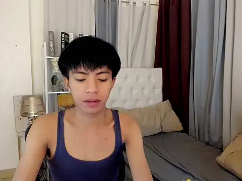 Snapshot of davincihugecock chatting on March 15, 4:46 pm davincihugecock online show from March 15, 4:46 pm