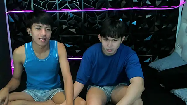 Snapshot of davincihugecock chatting on March 16, 5:39 pm davincihugecock online show from March 16, 5:39 pm