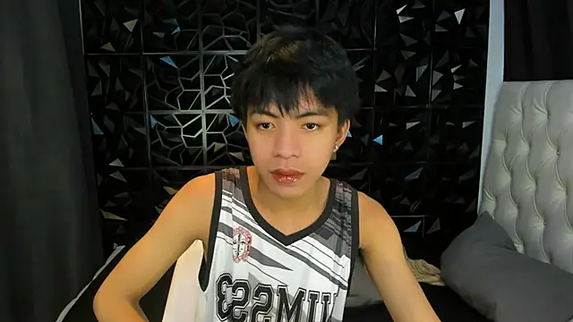 Snapshot of davincihugecock chatting on March 25, 5:19 pm davincihugecock online show from March 25, 5:19 pm