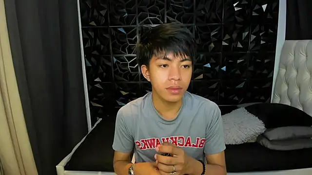 Snapshot of davincihugecock chatting on March 26, 7:08 pm davincihugecock online show from March 26, 7:08 pm