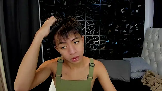 Snapshot of davincihugecock chatting on April 1, 5:54 pm davincihugecock online show from April 1, 5:54 pm