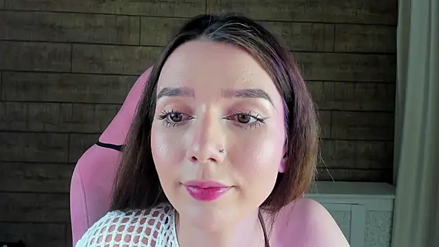 Snapshot of VanessaVienne chatting on April 4, 4:26 pm VanessaVienne online show from April 4, 4:26 pm