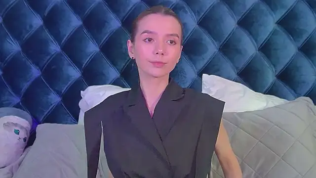 Snapshot of VanessaVienne chatting on April 18, 4:11 pm VanessaVienne online show from April 18, 4:11 pm
