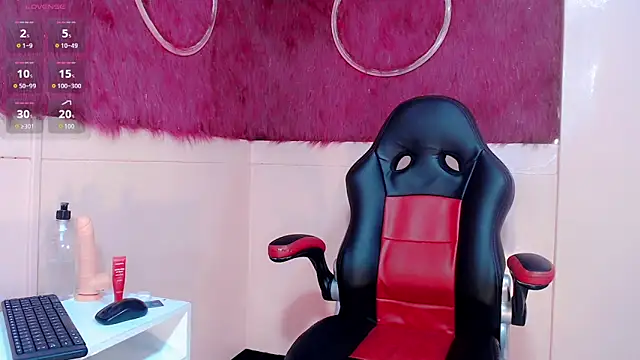 Isabella Kirk online show from February 4, 7:31 pm