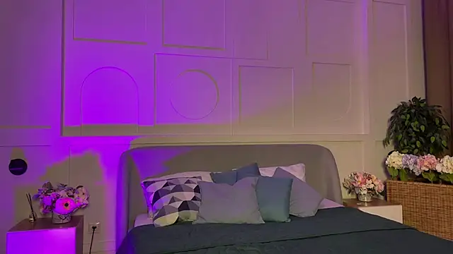  SilkyShadow  online show from February 6, 1:10 am