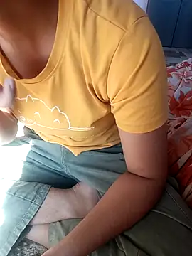 Snapshot of eddy_girl chatting on February 6, 8:18 am eddy girl online show from February 6, 8:18 am