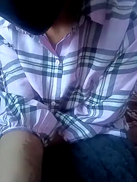 Snapshot of eddy_girl chatting on February 14, 6:21 am eddy girl online show from February 14, 6:21 am