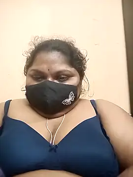 Snapshot of misammahyd chatting on February 4, 1:33 am misammahyd online show from February 4, 1:33 am