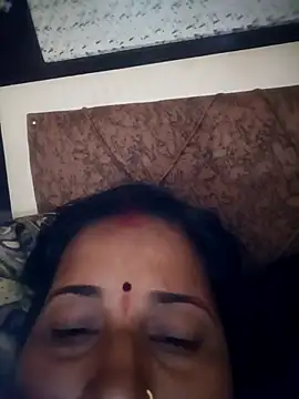 Snapshot of Reena_lodha chatting on February 13, 12:39 am Reena lodha online show from February 13, 12:39 am