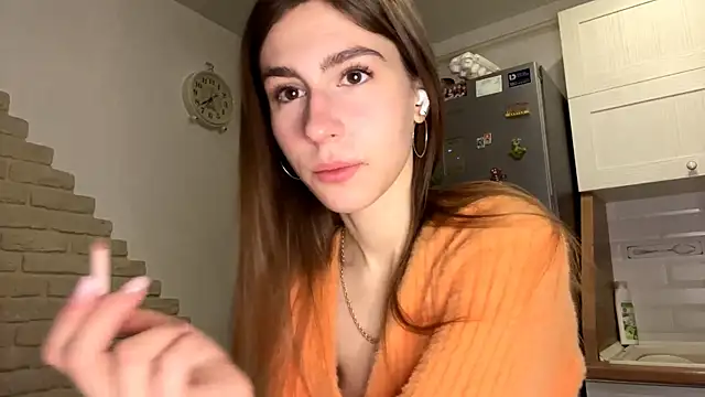 ElsieKuhlmann online show from February 12, 5:13 am