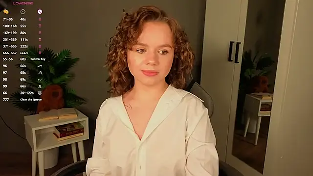 mymonique online show from February 13, 8:27 pm