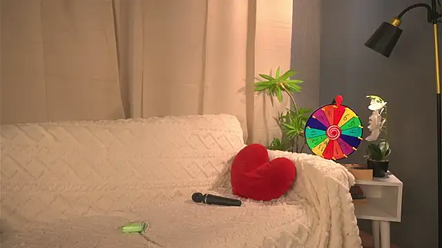 mymonique online show from May 16, 10:36 am