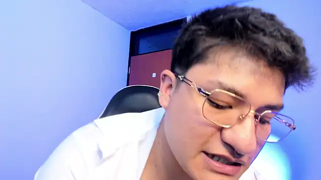 Theo Rowan online show from February 5, 6:45 pm