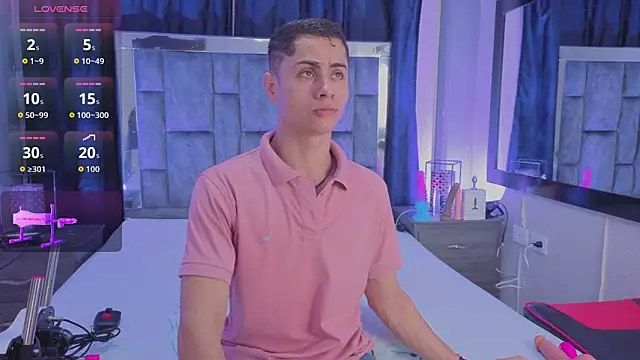 LeoMonnroe online show from April 2, 6:05 pm