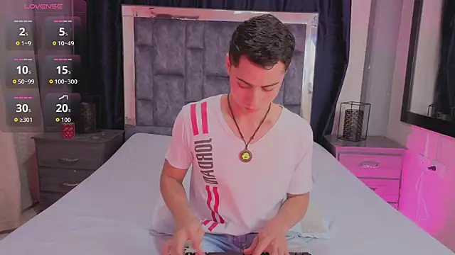 LeoMonnroe online show from May 9, 6:24 pm