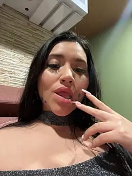 Snapshot of Veronica_Wins_ chatting on April 21, 1:42 am Veronica Wins online show from April 21, 1:42 am
