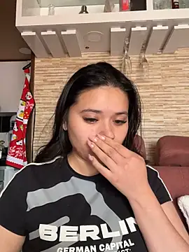 Snapshot of Veronica_Wins_ chatting on April 23, 8:33 pm Veronica Wins online show from April 23, 8:33 pm