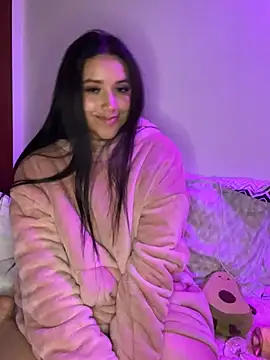 Snapshot of Veronica_Wins_ chatting on April 28, 2:27 am Veronica Wins online show from April 28, 2:27 am
