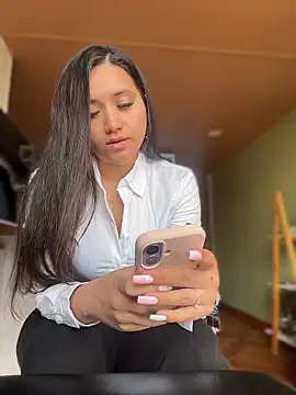 Snapshot of Veronica_Wins_ chatting on May 11, 7:00 pm Veronica Wins online show from May 11, 7:00 pm