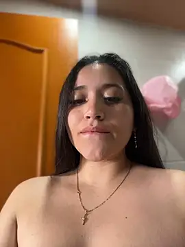Snapshot of Veronica_Wins_ chatting on May 13, 6:38 pm Veronica Wins online show from May 13, 6:38 pm