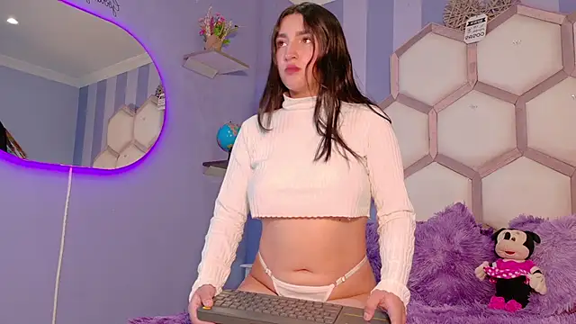 Snapshot of yvi_taylor chatting on March 20, 12:43 pm yvi taylor online show from March 20, 12:43 pm