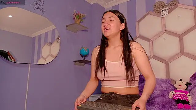 Snapshot of yvi_taylor chatting on April 6, 12:39 pm yvi taylor online show from April 6, 12:39 pm