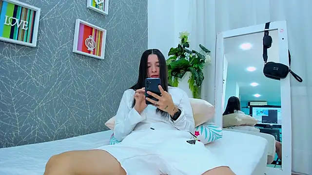 ViictoriiaSaenz online show from May 14, 3:24 am