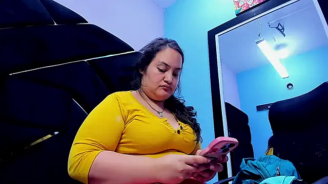 MiaRouss69 online show from May 8, 10:20 am