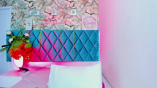 AlexiiaBrown online show from May 6, 2:00 pm