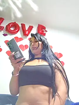 Snapshot of LunaRouuse_ chatting on February 19, 2:18 am LunaRouuse online show from February 19, 2:18 am