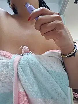 Snapshot of LunaRouuse_ chatting on March 20, 2:33 pm LunaRouuse online show from March 20, 2:33 pm