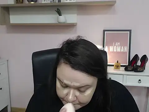 HollyDanceSoul online show from February 12, 5:35 am