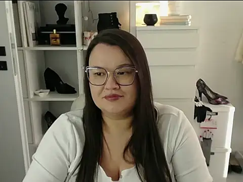 HollyDanceSoul online show from March 12, 3:40 pm