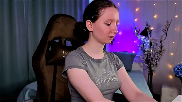 Snapshot of SunshineBlaze chatting on April 15, 1:29 pm SunshineBlaze online show from April 15, 1:29 pm