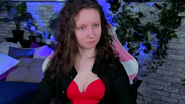 Snapshot of SunshineBlaze chatting on April 22, 5:21 am SunshineBlaze online show from April 22, 5:21 am