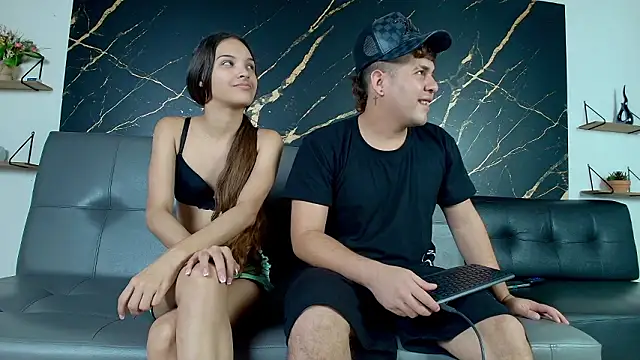 Snapshot of uncontrolled_fire chatting on February 3, 7:52 pm uncontrolled fire online show from February 3, 7:52 pm