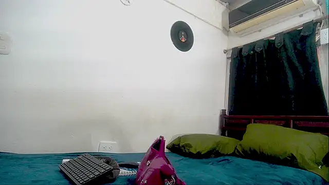 NicoyTina online show from February 11, 3:39 pm