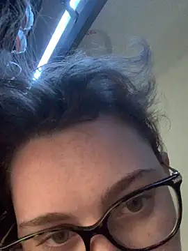 julia4thewin online show from May 16, 4:06 pm