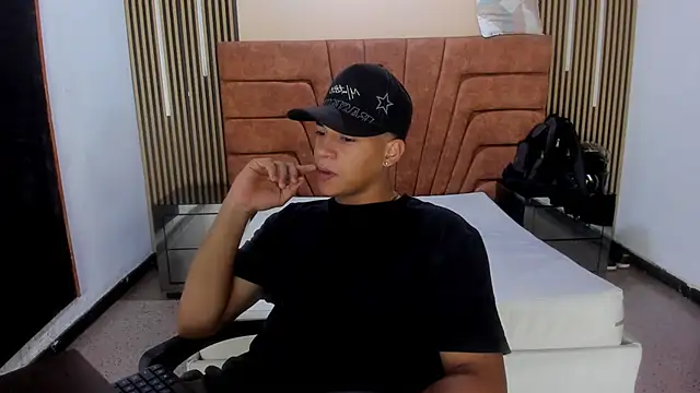 MATHY ROBERT online show from February 4, 7:42 pm