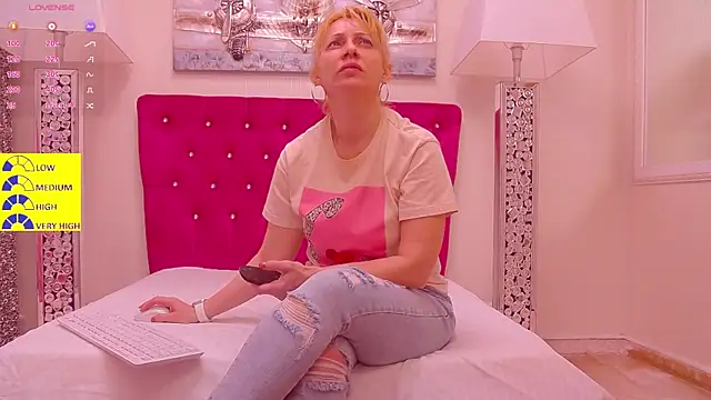 AmandaL1 online show from May 11, 4:18 am