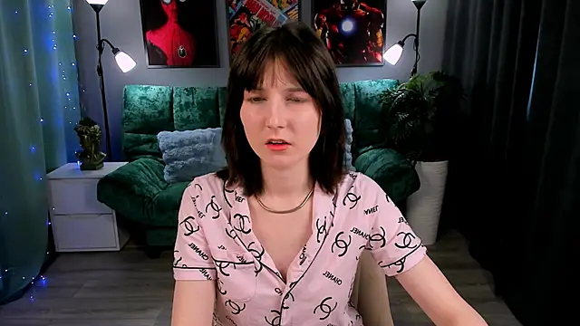 KikaOsterman online show from April 2, 2:15 pm