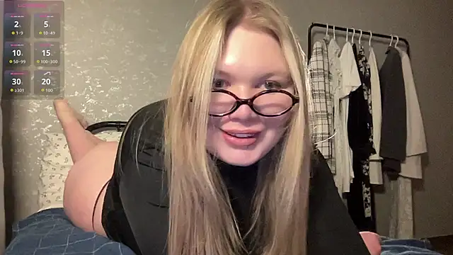 Snapshot of cutiejulie_ chatting on January 31, 10:30 pm cutiejulie online show from January 31, 10:30 pm