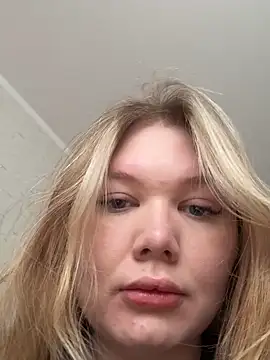 Snapshot of cutiejulie_ chatting on February 6, 11:57 am cutiejulie online show from February 6, 11:57 am