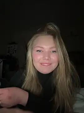 Snapshot of cutiejulie_ chatting on February 16, 3:30 pm cutiejulie online show from February 16, 3:30 pm