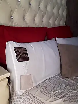 Snapshot of bigboobylicious chatting on April 6, 12:06 pm bigboobylicious online show from April 6, 12:06 pm