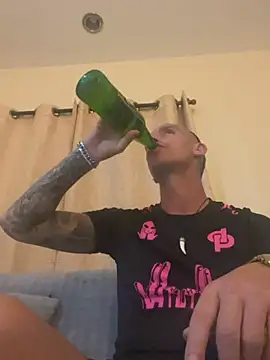 Snapshot of sexytony82 chatting on February 2, 12:26 pm sexytony82 online show from February 2, 12:26 pm